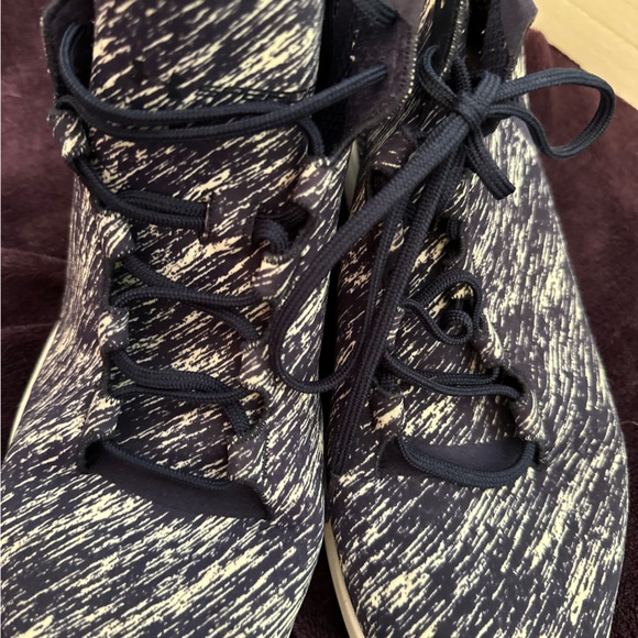 Under Armour Women’s 9.5 navy high top sneakers - Picture 6 of 7